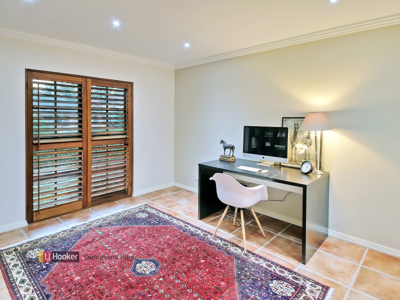 18 Craig Street, Wishart QLD 4122