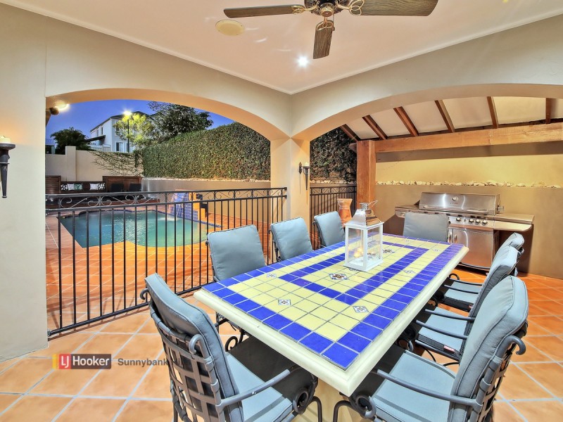 18 Craig Street, Wishart QLD 4122