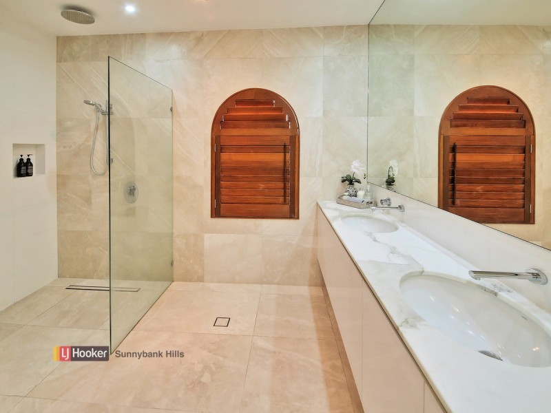 18 Craig Street, Wishart QLD 4122