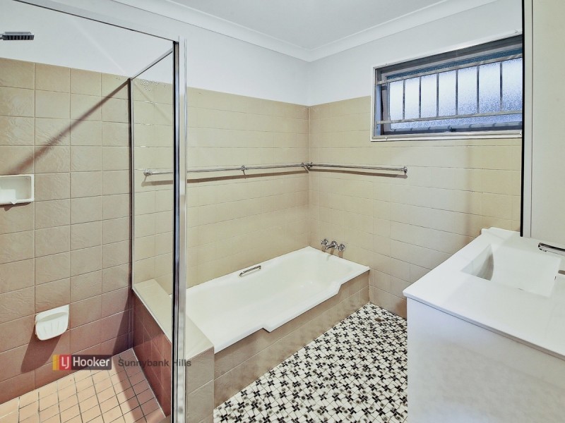 4 Mourilyan Street, Mansfield QLD 4122