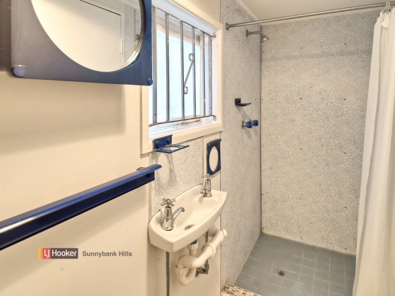 4 Mourilyan Street, Mansfield QLD 4122