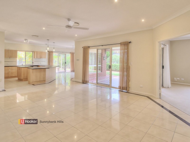 30 Fairmont Crescent, Underwood QLD 4119