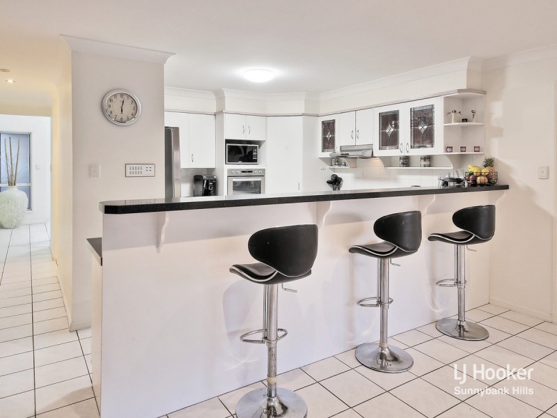 84 Poinciana Crescent, Stretton QLD 4116