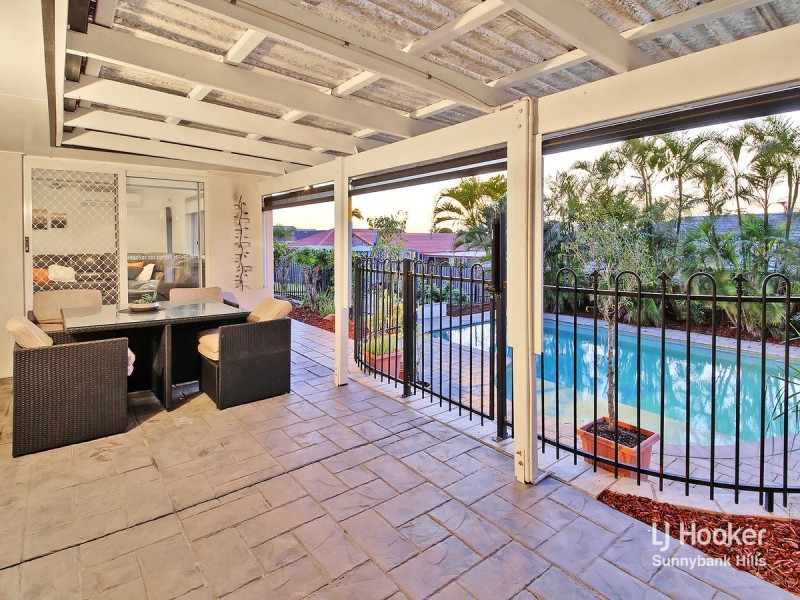 84 Poinciana Crescent, Stretton QLD 4116