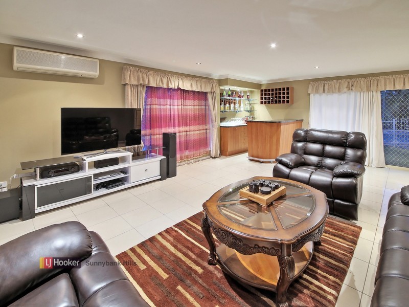 17 Carnation Crescent, Calamvale QLD 4116