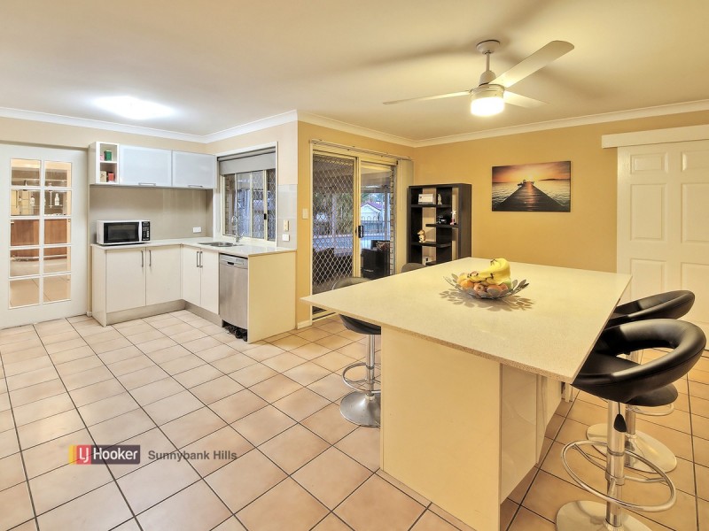 17 Carnation Crescent, Calamvale QLD 4116
