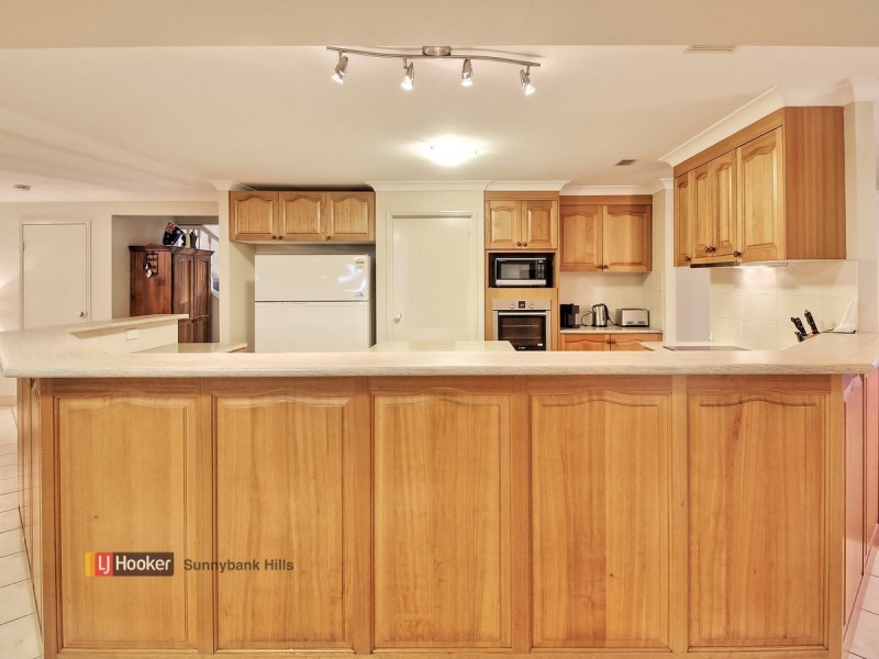 4 Kensington Place, Wishart QLD 4122