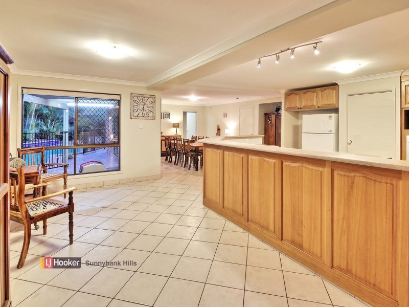 4 Kensington Place, Wishart QLD 4122