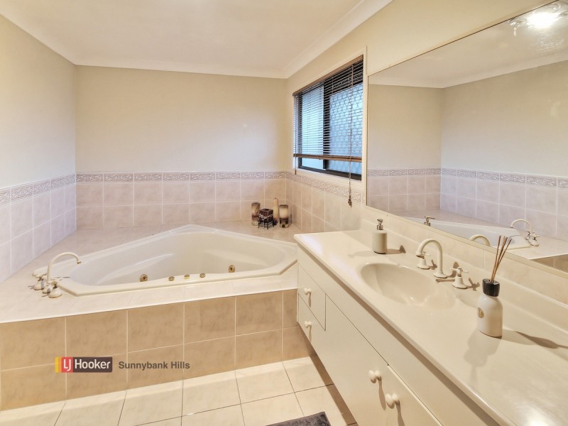 4 Kensington Place, Wishart QLD 4122