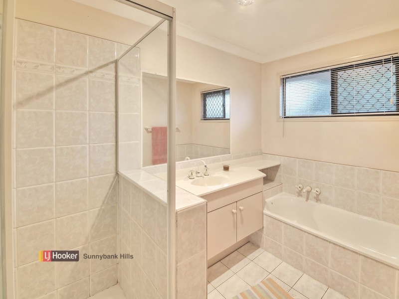 4 Kensington Place, Wishart QLD 4122