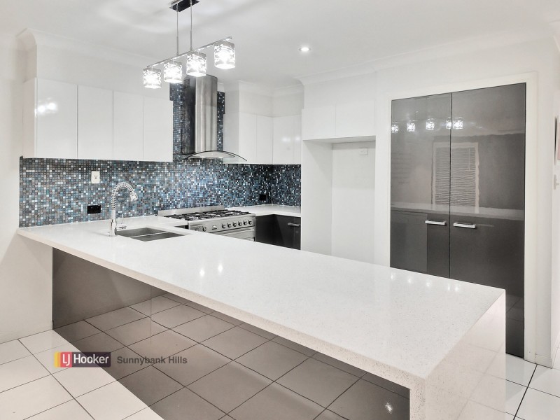 4 Morialta Place, Parkinson QLD 4115