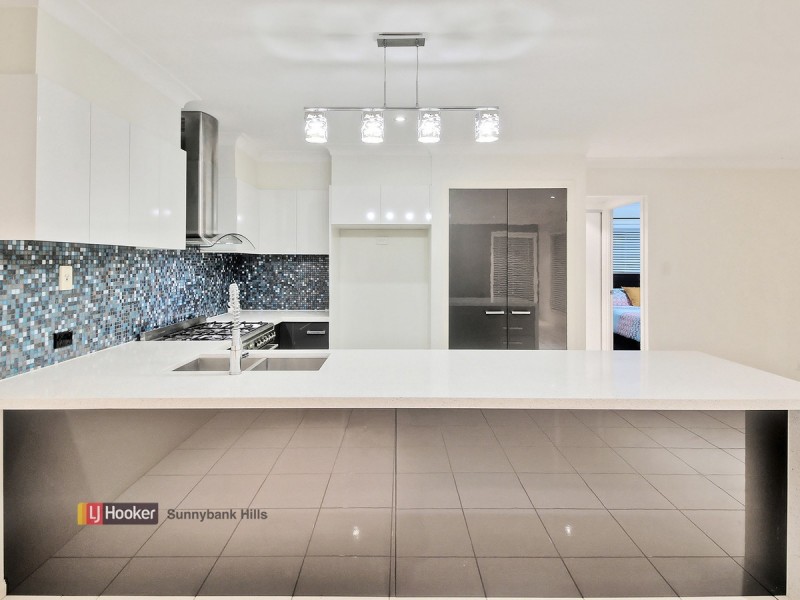 4 Morialta Place, Parkinson QLD 4115