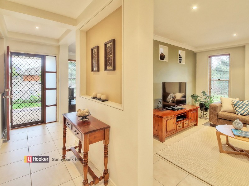 19 Trevi Close, Eight Mile Plains QLD 4113