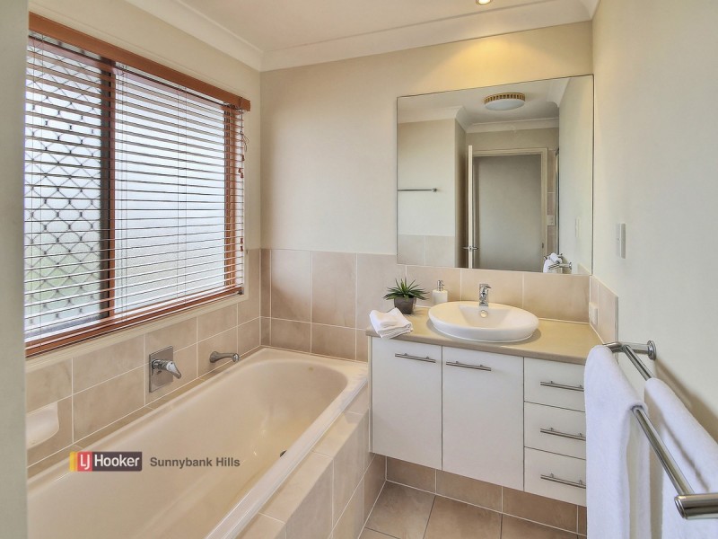 19 Trevi Close, Eight Mile Plains QLD 4113