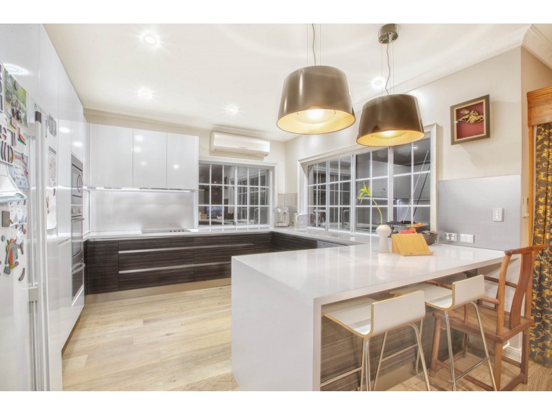 10 Lincoln Place, Stretton QLD 4116