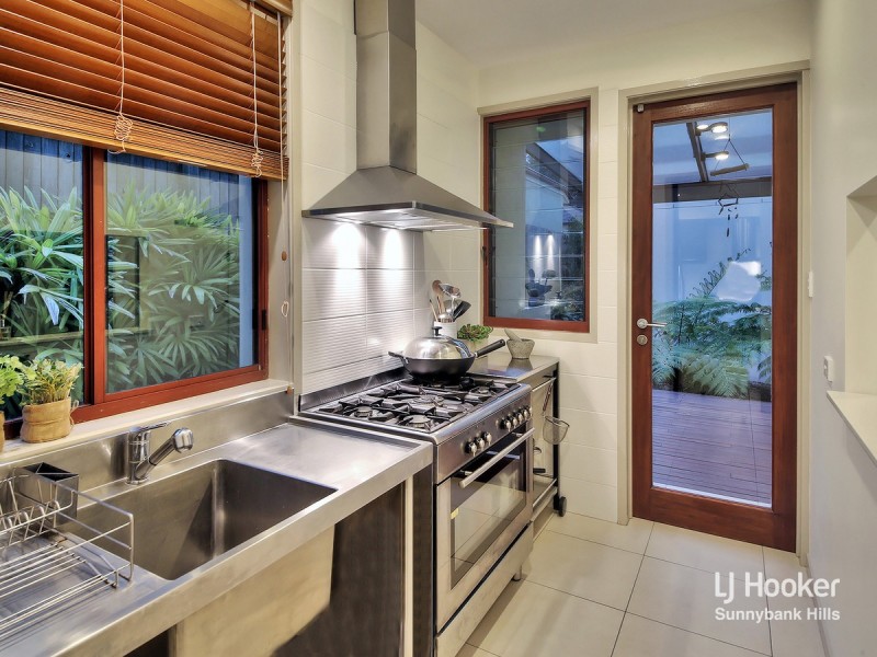 21 Azzure Street, Eight Mile Plains QLD 4113