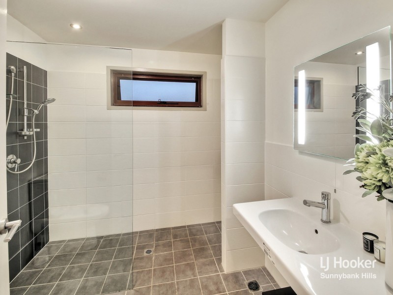 21 Azzure Street, Eight Mile Plains QLD 4113