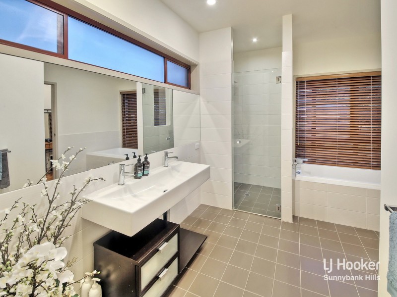 21 Azzure Street, Eight Mile Plains QLD 4113