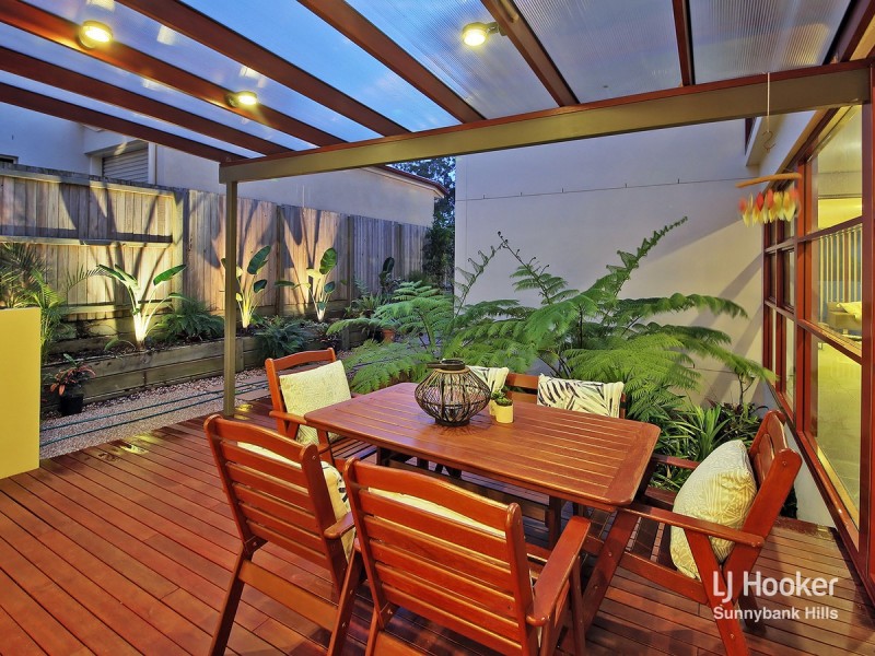 21 Azzure Street, Eight Mile Plains QLD 4113