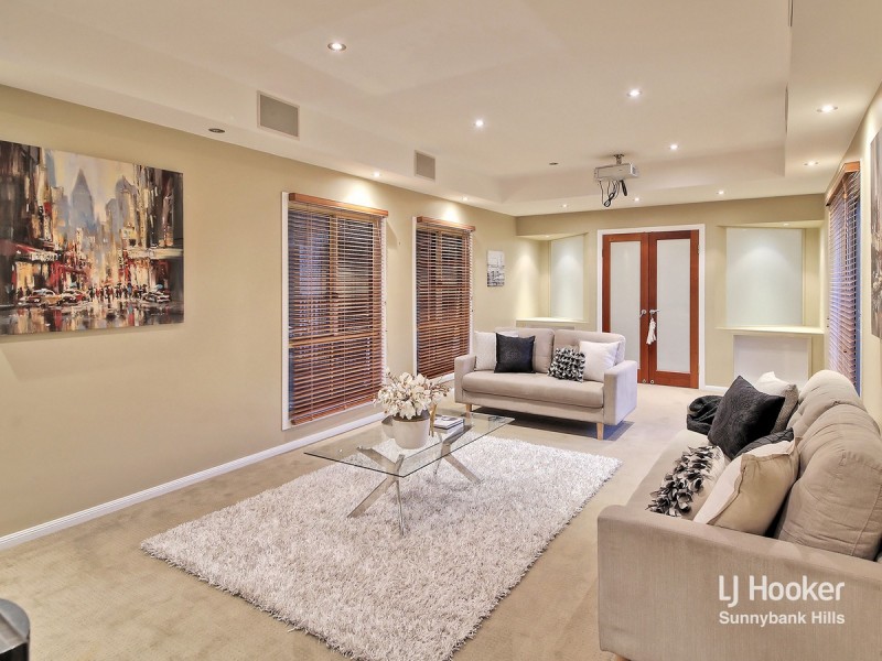 8 Poets Place, Parkinson QLD 4115
