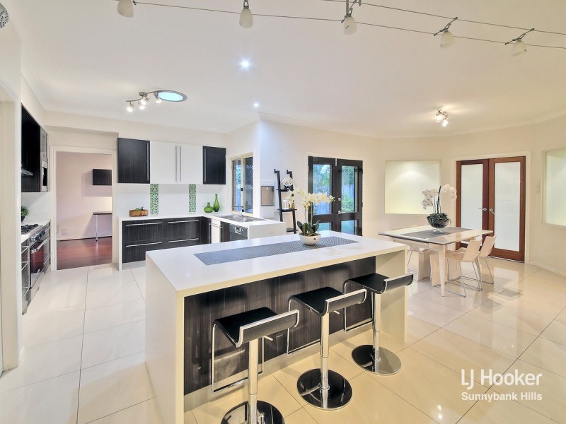8 Poets Place, Parkinson QLD 4115