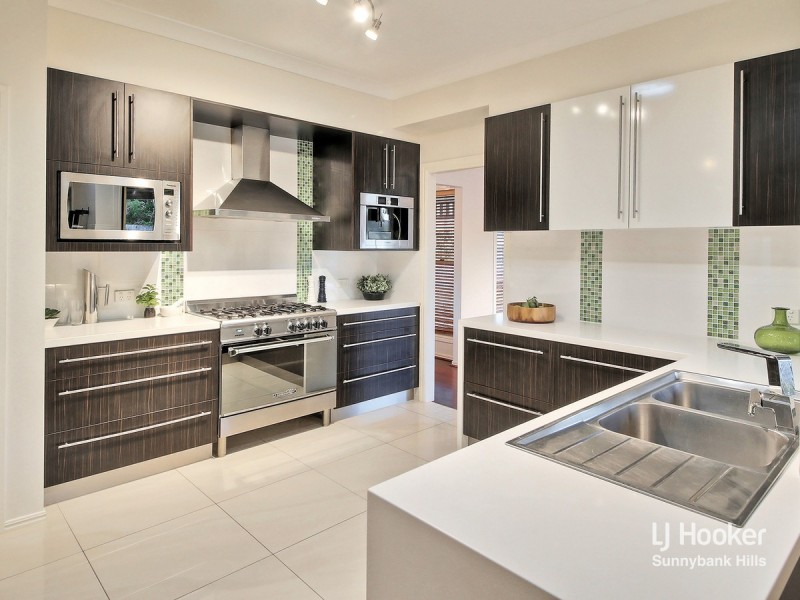 8 Poets Place, Parkinson QLD 4115