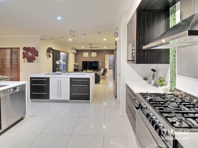 8 Poets Place, Parkinson QLD 4115