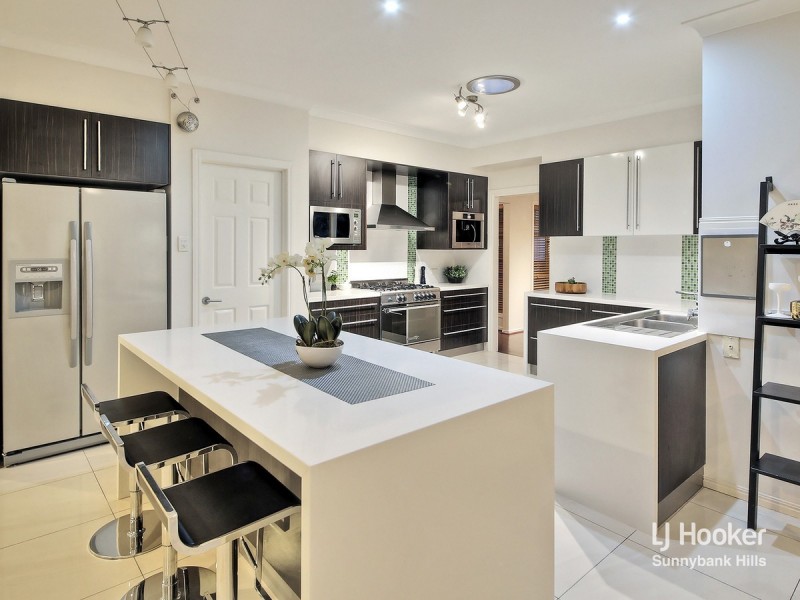 8 Poets Place, Parkinson QLD 4115