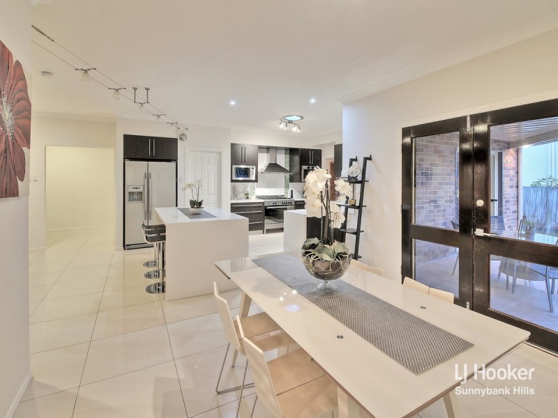 8 Poets Place, Parkinson QLD 4115