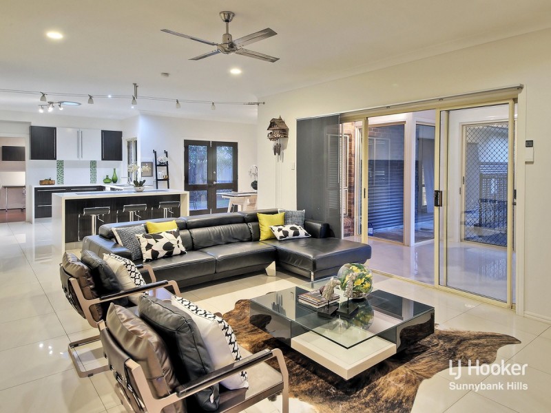 8 Poets Place, Parkinson QLD 4115