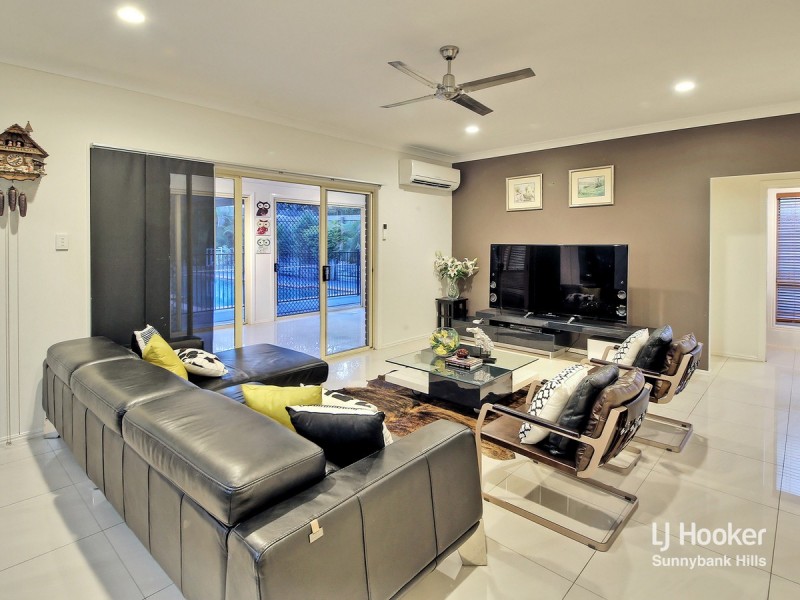 8 Poets Place, Parkinson QLD 4115