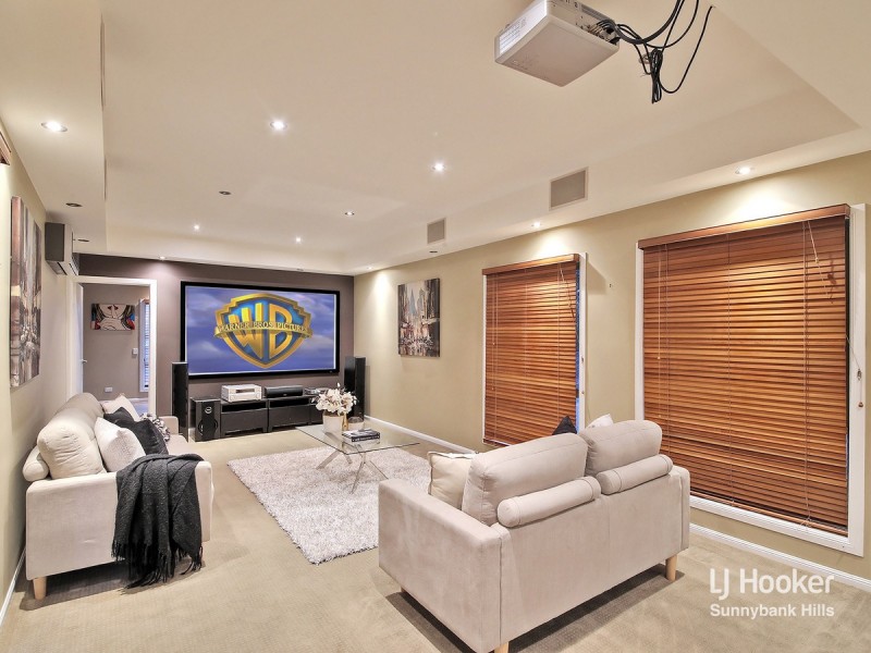 8 Poets Place, Parkinson QLD 4115