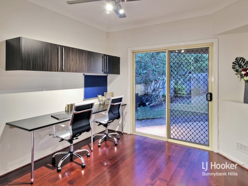 8 Poets Place, Parkinson QLD 4115