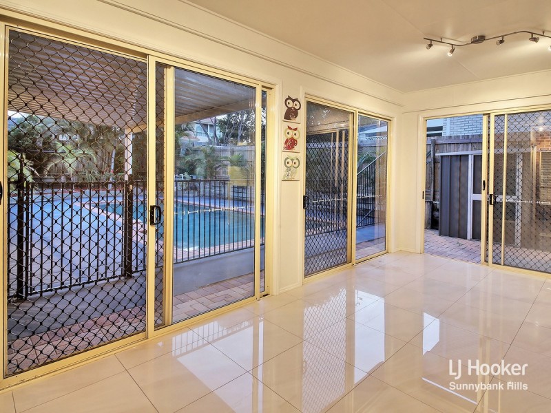 8 Poets Place, Parkinson QLD 4115