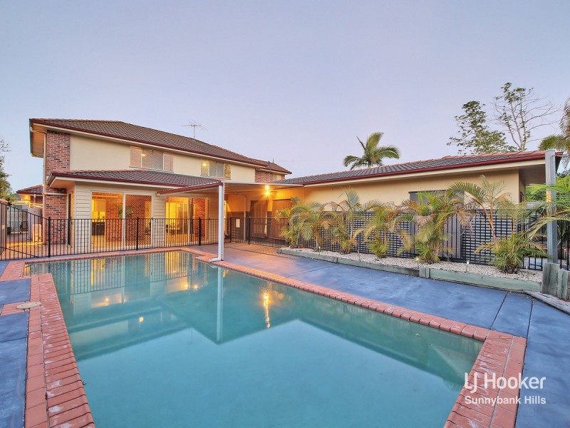 8 Poets Place, Parkinson QLD 4115