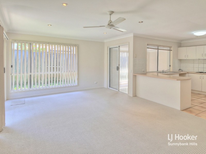 8 Magnolia Grove, Robertson QLD 4109
