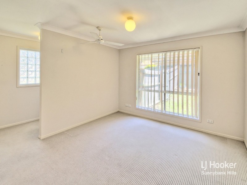 8 Magnolia Grove, Robertson QLD 4109