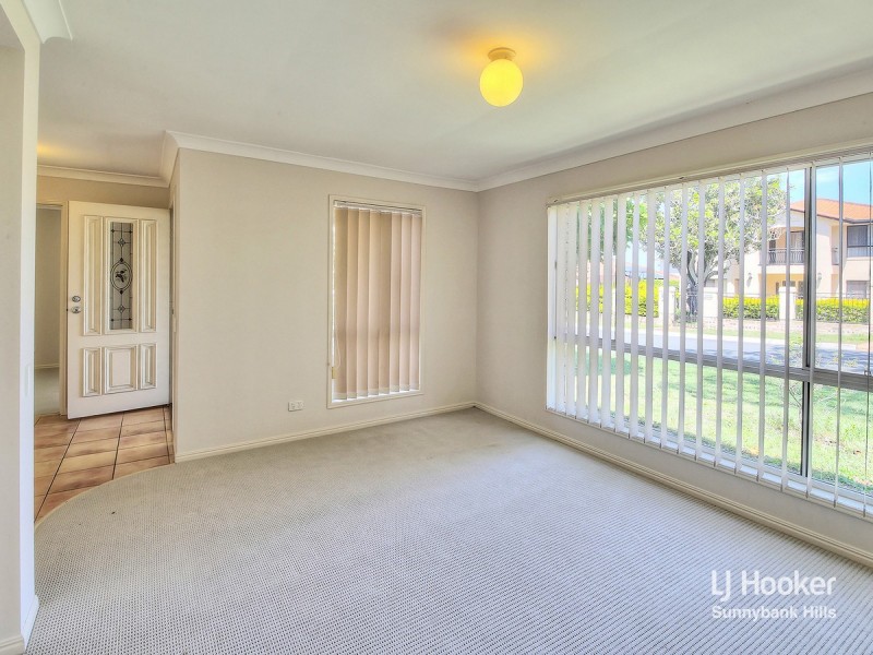 8 Magnolia Grove, Robertson QLD 4109