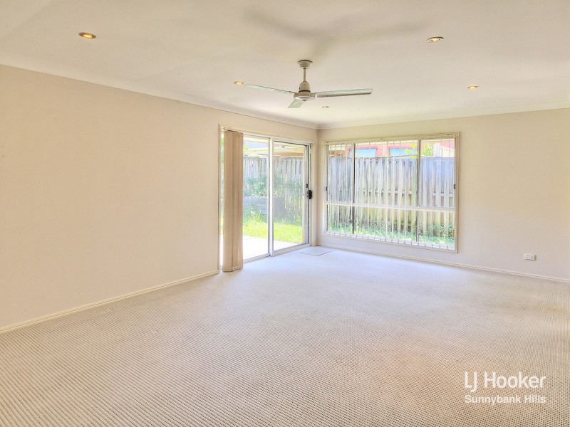 8 Magnolia Grove, Robertson QLD 4109