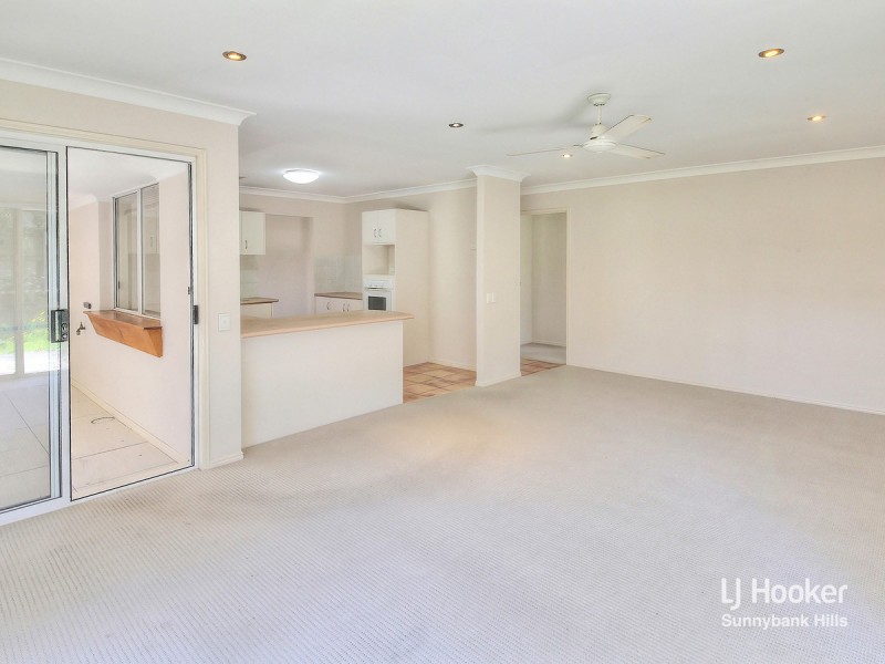 8 Magnolia Grove, Robertson QLD 4109