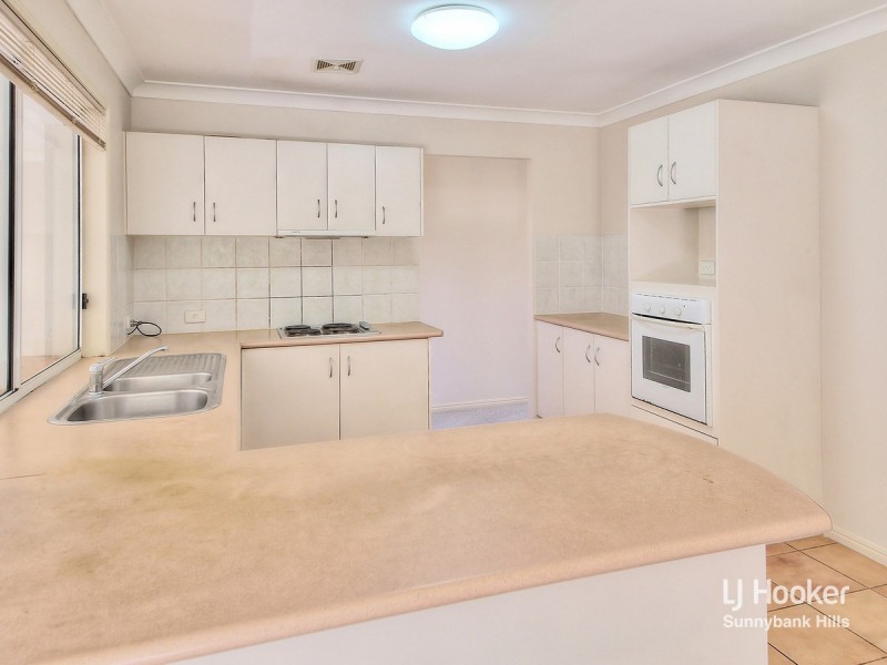 8 Magnolia Grove, Robertson QLD 4109