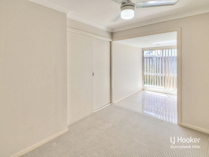 8 Magnolia Grove, Robertson QLD 4109