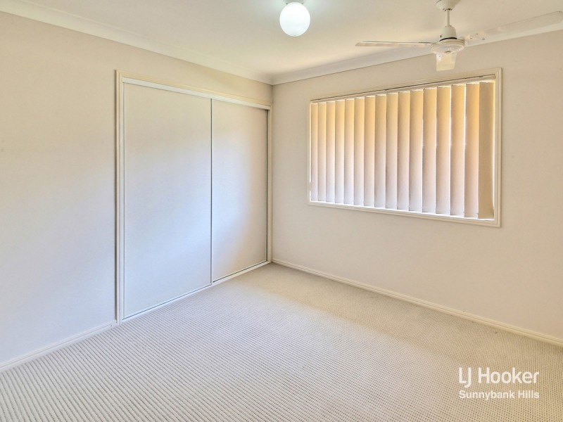 8 Magnolia Grove, Robertson QLD 4109