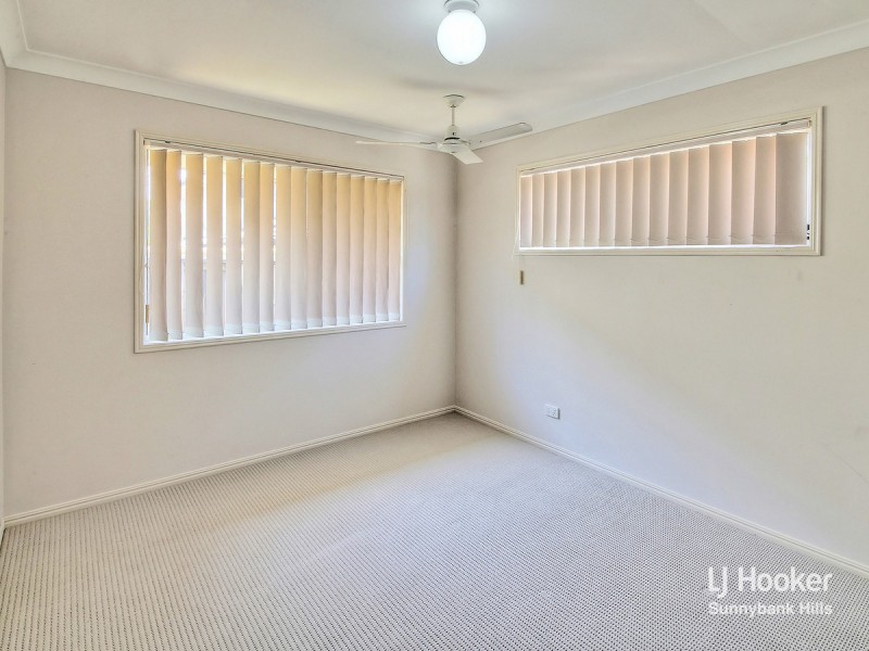 8 Magnolia Grove, Robertson QLD 4109