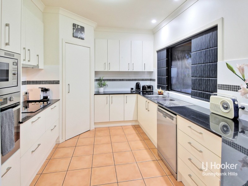 24 Finke Close, Parkinson QLD 4115