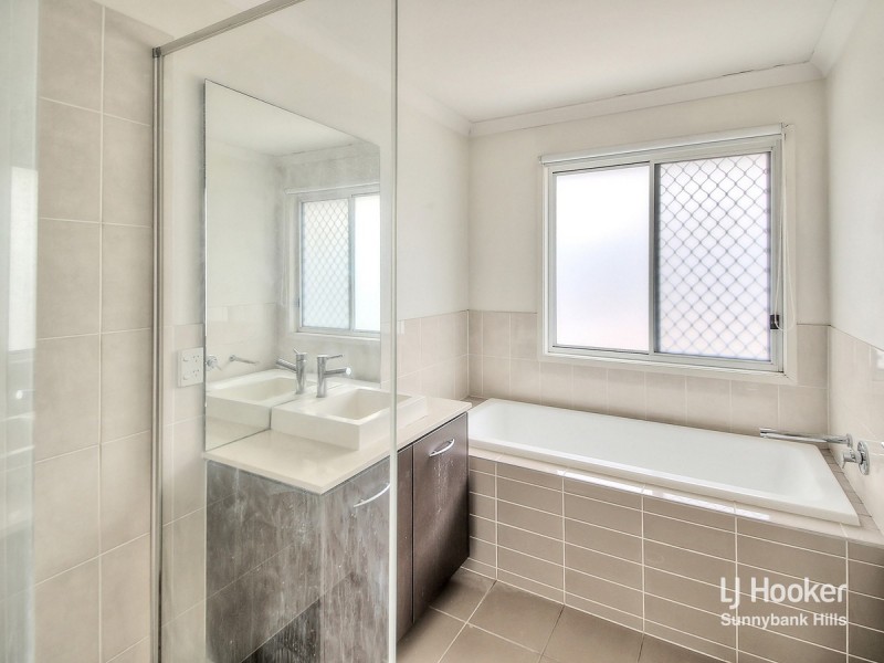 21 Taylor Place, Mackenzie QLD 4156