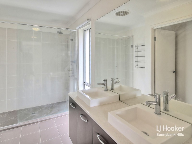 21 Taylor Place, Mackenzie QLD 4156