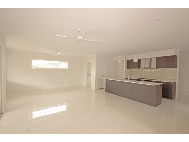 16 Parkway Street, Kuraby QLD 4112