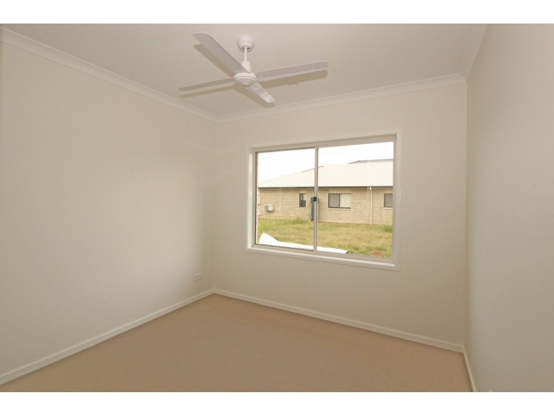 16 Parkway Street, Kuraby QLD 4112