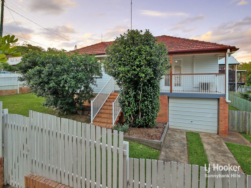 162 Nursery Road, Holland Park West QLD 4121